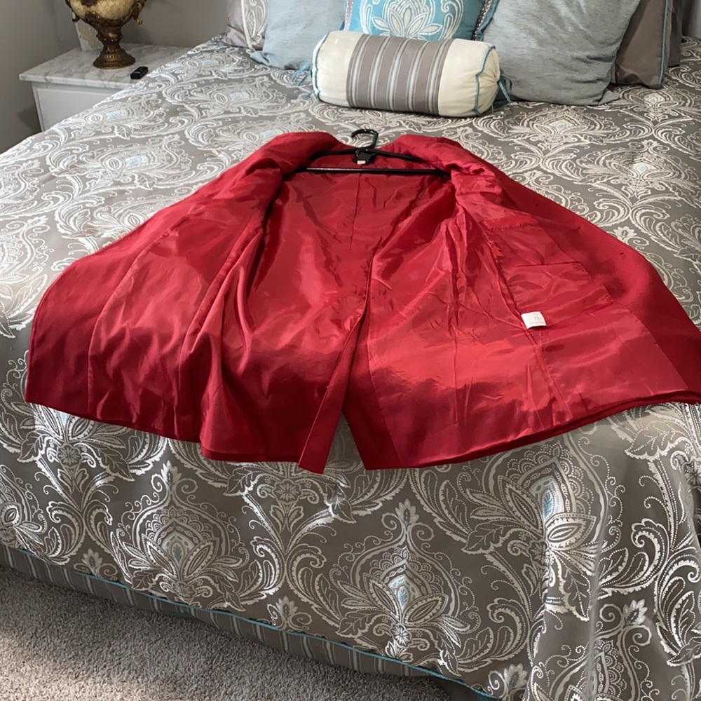 Red jacket - Picture 3 of 4